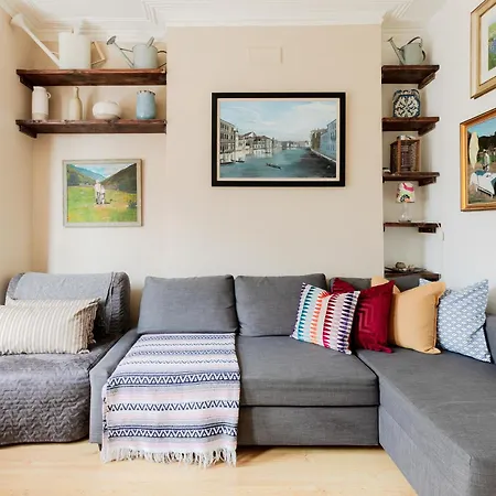 Apartment Artistic Pied-A-Terre, Steps From The Tube, Moments From London'S Heart London
