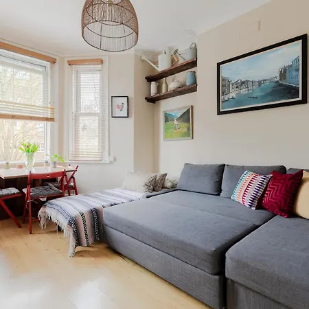 Apartment Artistic Pied-A-Terre, Steps From The Tube, Moments From London'S Heart *