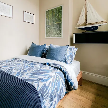 Artistic Pied-A-Terre, Steps From The Tube, Moments From London'S Heart Apartment