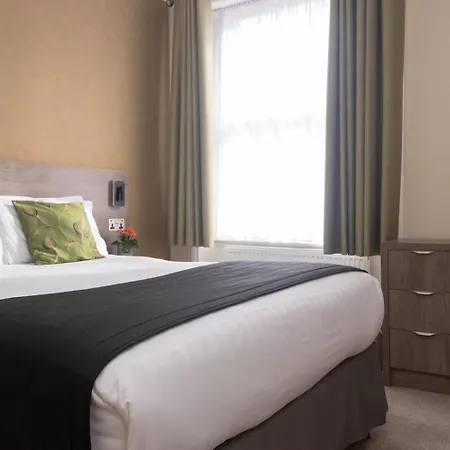 Kensington Gardens Hotel 2*