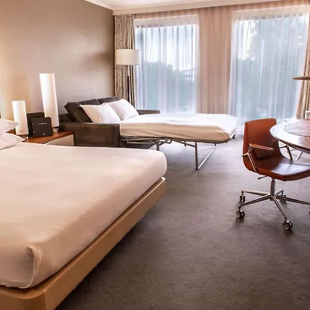 Hilton London Heathrow Airport Terminal 5 Hotel 4*