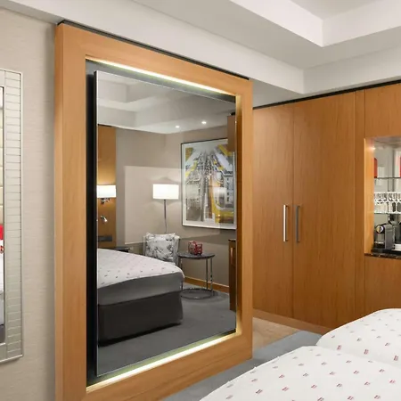 Hotel Conrad St