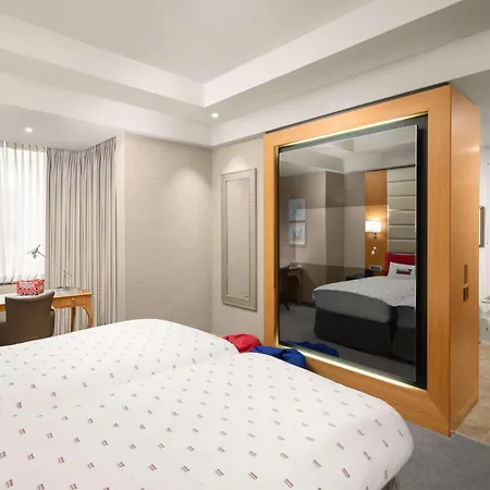 Conrad St 5* Londyn