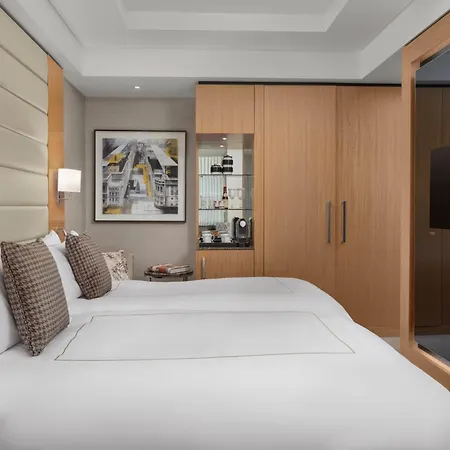 Hotel Conrad St
