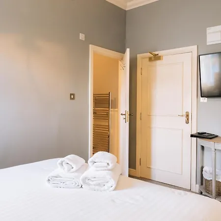 The Royal Oak 3*