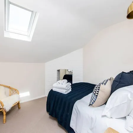 Divine 3 Bed House In Battersea London