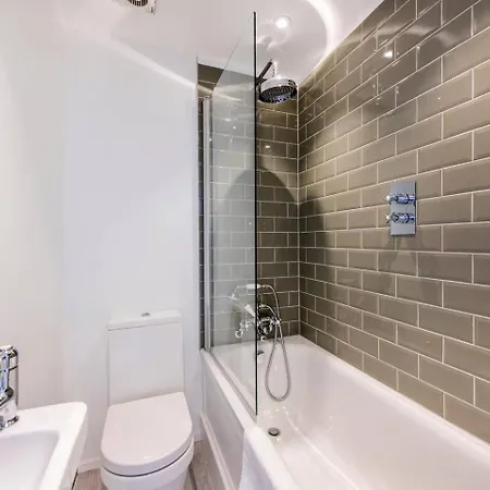 Divine 3 Bed House In Battersea London