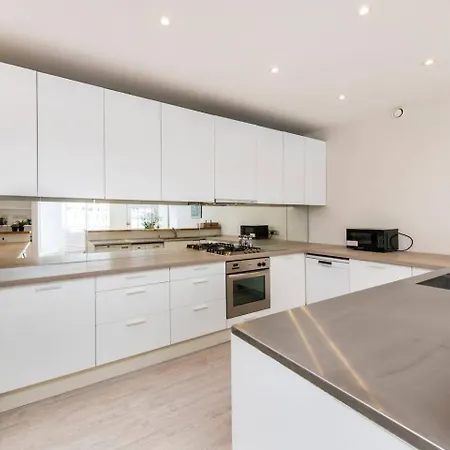 Divine 3 Bed House In Battersea * London