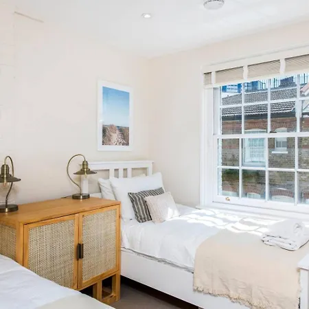 Holiday home Divine 3 Bed House In Battersea London