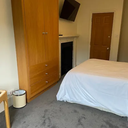 Bed & Breakfast Kennington 4*