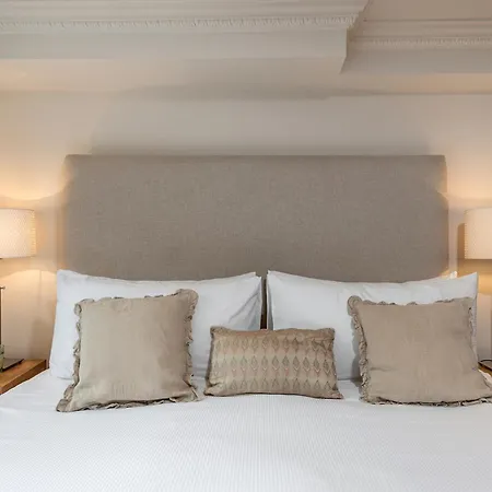 Spacious, Calm One Bedroom Apartment *