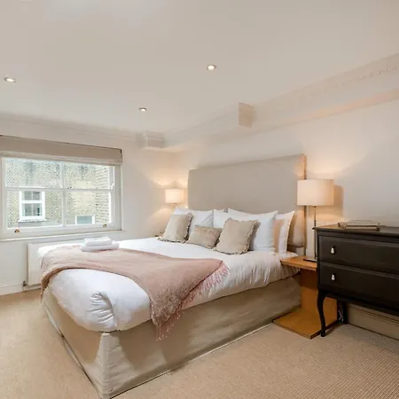 Spacious, Calm One Bedroom *