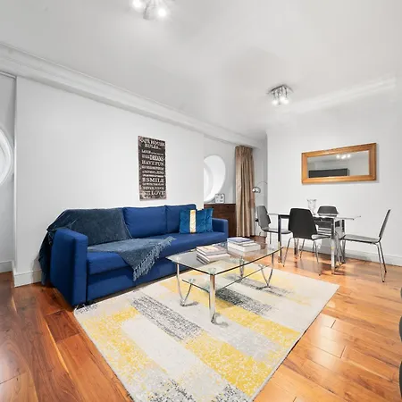 5, 48 Bishopsgate By Living Holiday home *