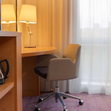 Hampton By Hilton Waterloo Hotel