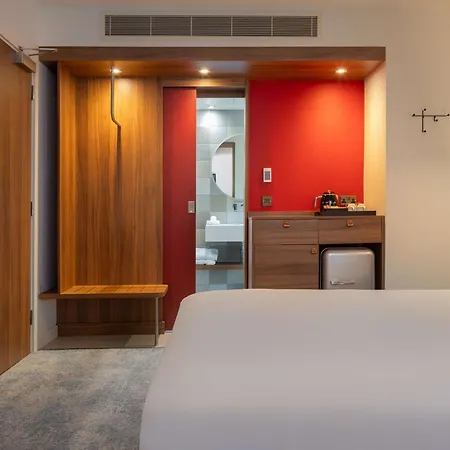 Hampton By Hilton Waterloo Hotel 3*