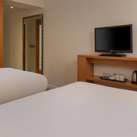 Hampton By Hilton Waterloo Hotel 3*