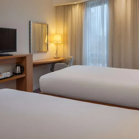 Hampton By Hilton Waterloo Hotel 3*