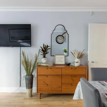 Spacious Quiet 4bedrooms 6beds House With Private Garage 5min Walk To Paddington Station *