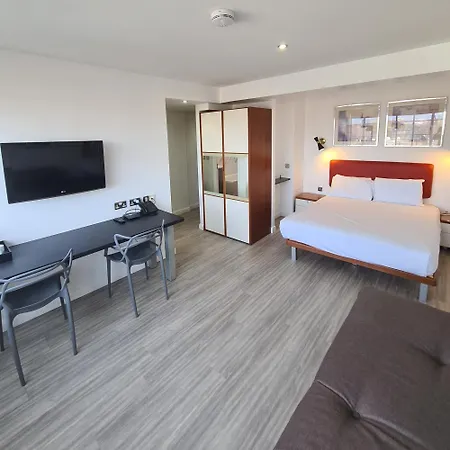Roland House Apartment