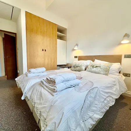 Stylish 2br Designer Flat Holland Park London