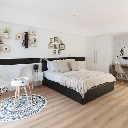 Spacious Quiet 4bedrooms 6beds House With Private Garage 5min Walk To Paddington Station *