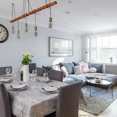 Spacious Quiet 4bedrooms 6beds House With Private Garage 5min Walk To Paddington Station Holiday home *