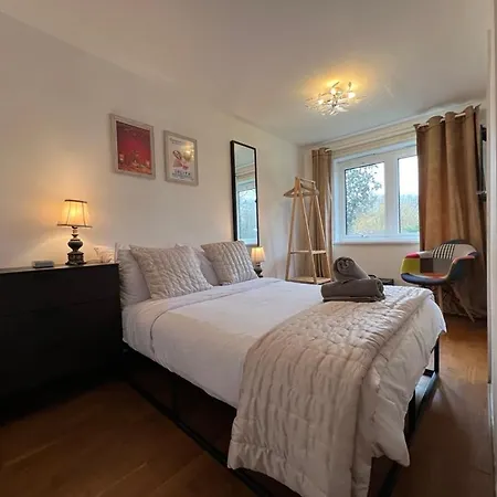 Great 2 Bedrooms 15 Mins From The Centre Apartment *