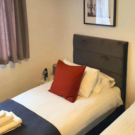 Fw Haute At Wembley: Ground Floor Flat With Free Wi-fi And Parking * London