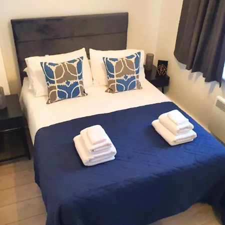 Apartment Fw Haute At Wembley: Ground Floor Flat With Free Wi-fi And Parking *