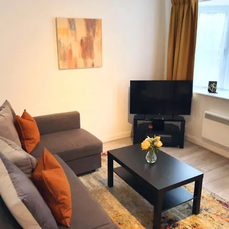 Apartment Fw Haute At Wembley: Ground Floor Flat With Free Wi-fi And Parking