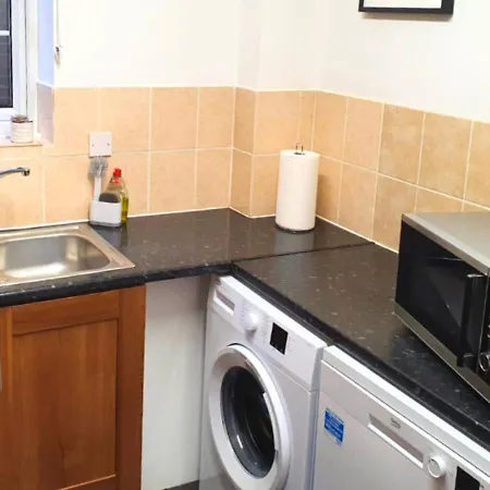 Fw Haute At Wembley: Ground Floor Flat With Free Wi-fi And Parking Apartment London