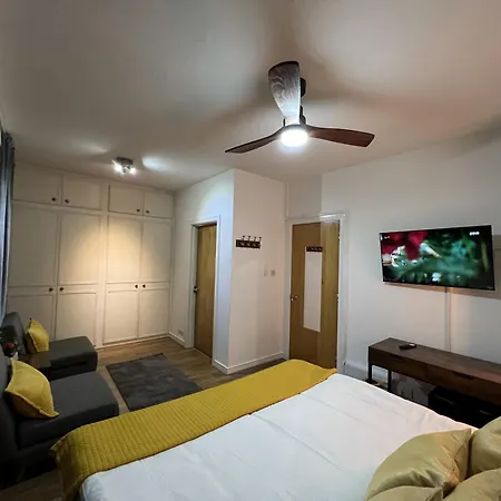 Floor In Baker St Homestay London