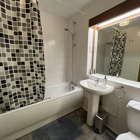 Floor In Baker St Homestay