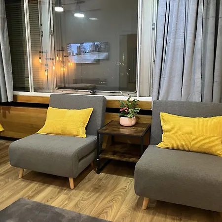 Floor In Baker St Homestay *