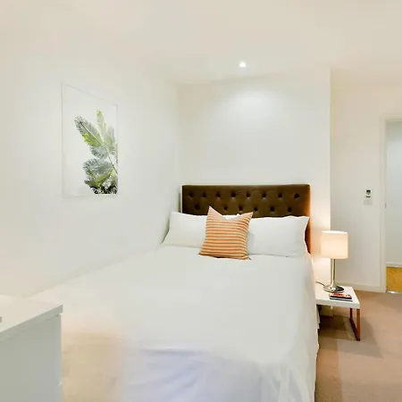 Clapham South 1 Apartment