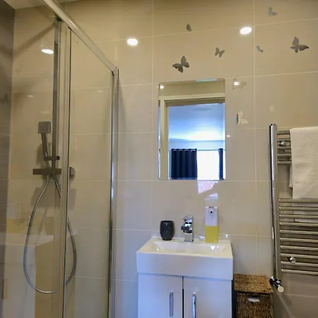 Chanel Ensuite Double * London