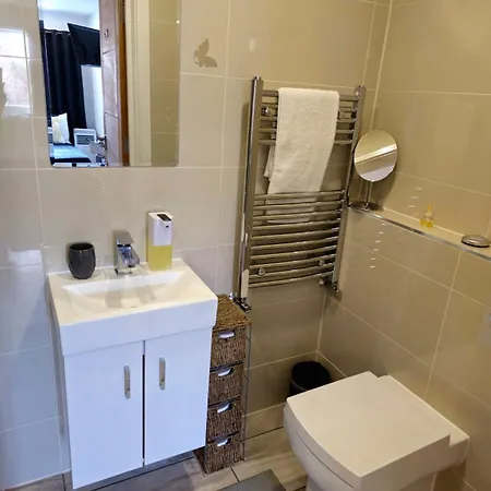 Chanel Ensuite Double Homestay London