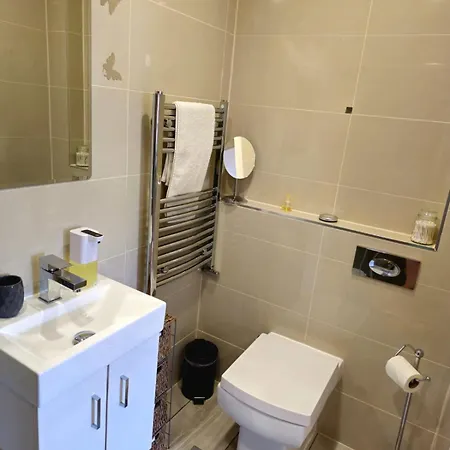 Chanel Ensuite Double Homestay London