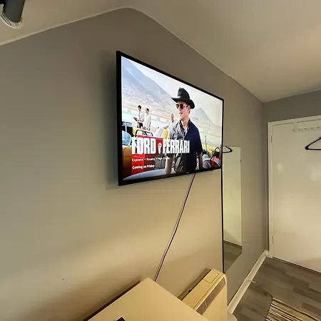 Homestay Wembley Serviced Apartment, 20mins From Central