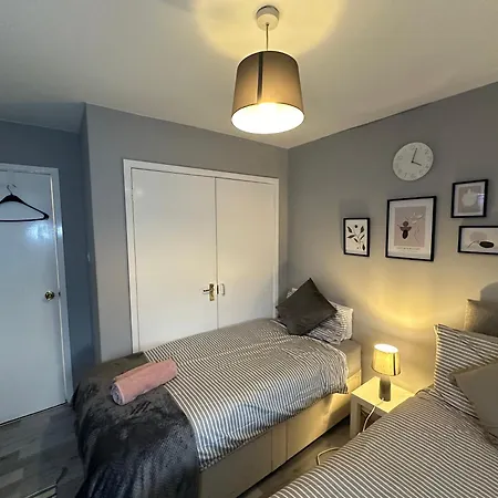 Wembley Serviced Apartment, 20mins From Central Homestay *