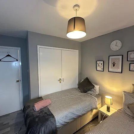 Homestay Wembley Serviced Apartment, 20mins From Central