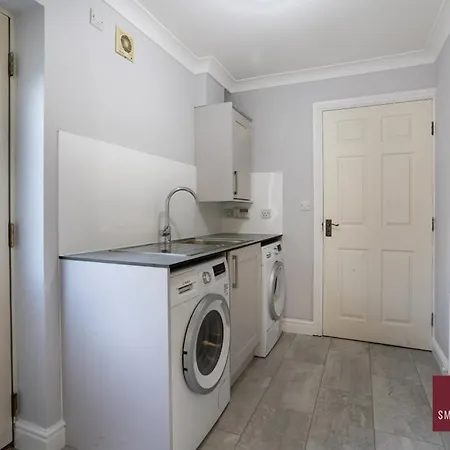 Holiday home Wimbledon - Driveway Parking Garden 4Bed *