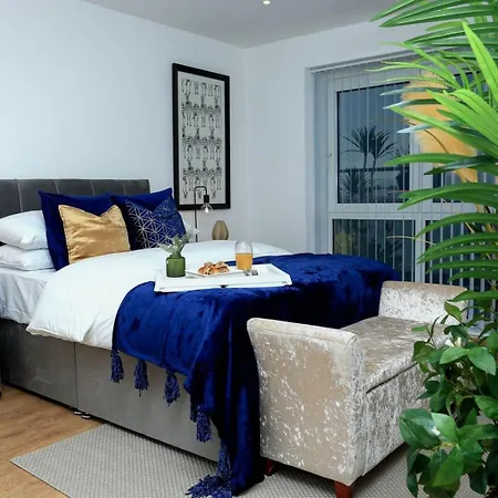 Snuggle Inn: Riverside With Thames Views Apartment *