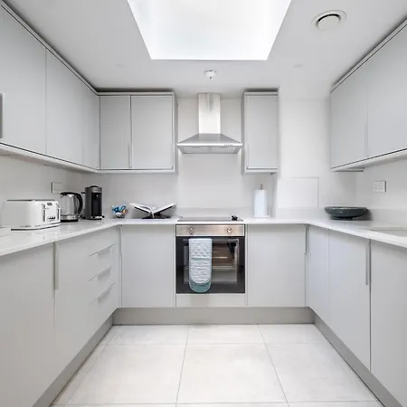 Holiday home Luxury Mayfair Townhouse With Ac 3br 3ba *