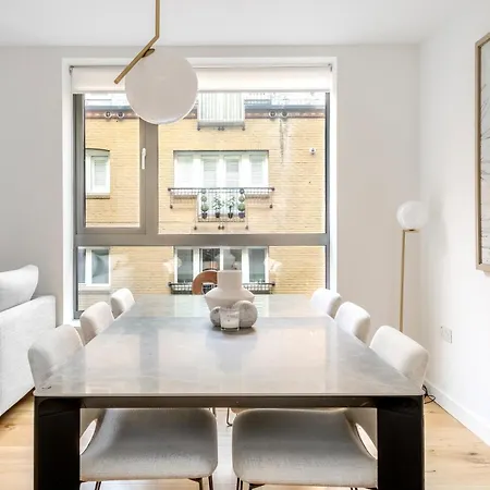 Luxury Mayfair Townhouse With Ac 3br 3ba