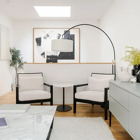 Luxury Mayfair Townhouse With A/c 3br 3ba