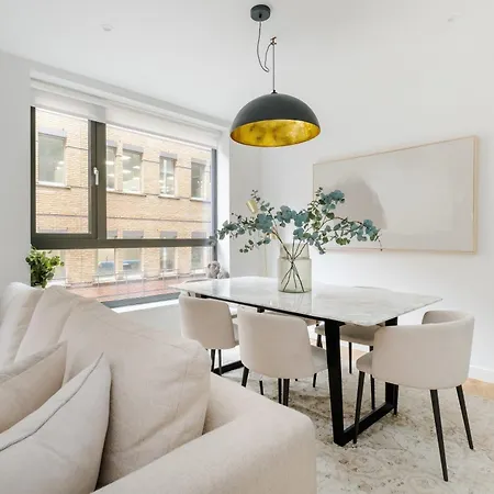 Luxury Mayfair Townhouse With A/c 3br 3ba Holiday home London