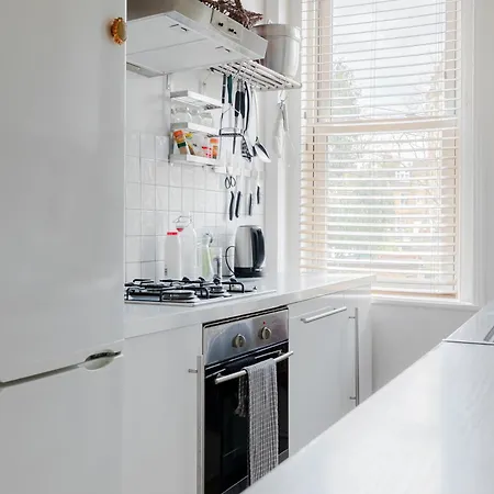 Apartment Artistic Pied-A-Terre, Steps From The Tube, Moments From London'S Heart *