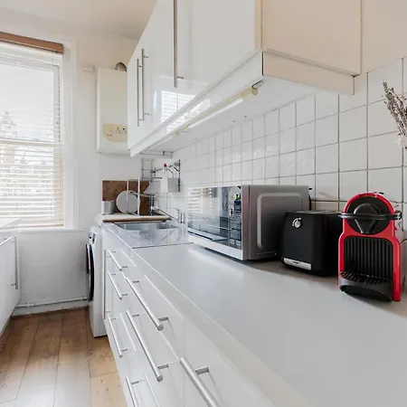 Apartment Artistic Pied-A-Terre, Steps From The Tube, Moments From London'S Heart *