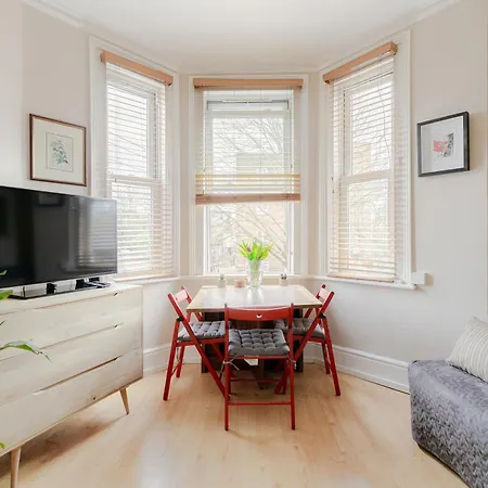 Artistic Pied-A-Terre, Steps From The Tube, Moments From London'S Heart Apartment London